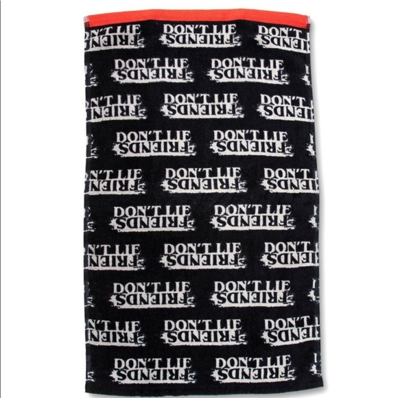 NWT 2 pack of Netflix hit show stranger things dish towels 100% cotton - Picture 3 of 4